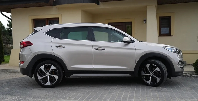 Hyundai Tucson cena 77900 przebieg: 139000, rok produkcji 2017 z Świnoujście małe 742